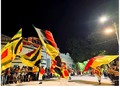 Mi pasión MOVER BANDERA sea aquí allá donde haya un lienzo para mover y alguna comparsa que ayudar siempre estaré ahí! Dispuesto a dejarlo todo! Porque el sentimiento es único y no va por los colores. Va impulsado por la pasión GRACIAS SAMBURÚ UN AÑO MAS PISANDO ISLA DE FLORES un placer y honor formar parte de tan bello arte
