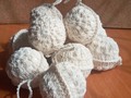 🌟 Hola Amigos...hoy les traigo éstas hermosas y clásicas bolas navideñas tejidas a mano  Precios desde : $8.000 a $25.000 pesos c/u 📲Info. WhatsApp : 3118121872  🤩⛄🎄🤲🧶🎅🤶❄☃️
