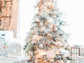 Amamos como luce la navidad, y este tono es uno de nuestros favoritos. Blanco y dorado, pureza y elegancia ¿Te atreves a tener una blanca navidad? 🎄  #ArboldeNavidad #Navidad #Christmas #NavidadenPanama #Hogar #HomeSweetHome #pty #TuAlquilerPanama