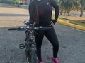 Martes de Ruta 🖤🤍 Tiempo si subir o andar por un Cerro 🚲 Uno vuelve a donde fue Feliz.. . . #AlysFalcon #ruta #mtb