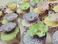 Cupcake #Amk#amkgourmet#cupcake#galletas#cake#torta#pastel#evento#celebraciones#candy #mesadulce#fiestas#compartir#celebrar#suspiros#Profiteroles#dulcesdecorados#donuts#donas#cookies#lacepops#magnum#instagram#oreofudge#oreo#suspiros#torredesuspiros#cakepops #croquembuche#instacake#flowers