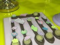 “Peppa Pig Jardín” Cucharillas de chocolate con brigadeiros  #amk #amkgourmet #cake #pastel #torta #postres #fondantcake #fondant #arteenazucar #sugar #sugarart  #peppapig #peppapigjarin #discoverykids Locación @tolon_fm