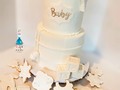 âœ¨Â¿Who doesn't love baby showers?âœ¨ a pre welcome for the babyðŸ¥º with this beautiful cake we celebrate itðŸ¤­ðŸ¤© @amadabeauty  .  .  .  #babyshower #babyshowercookies #babyshowercake #cakeart #cakelover #cakedesign #customcakes #vanillacake #cakeamazing #cakeoftheday #cakelife #fondantcake #cookies #amscake #orlandoflorida