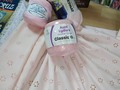 Organizar un ajuar de bebe necesitarás tira bordada en batista #zuiza color rosado pastel ancho 45cms. Ideal para el #faldellin tejer con hilo de algodón #omega Reforma, acrílicos antialérgico de Hilados #lho Super Ajuar, Satín #bernat . Realiza tu pedido a través de Whatsapp  📱 04141406208  🛍️ Reserva online 🛵 Disponible delivery 🚚 Envíos nacionales  #tejeresterapia #merceriacobdelivery #tejidos #ropadebebe #crochetbebe #abuela #madres #mercerias #tirabordada #atejer #caracas #elcafetal #macaracuay #baruta #chacao