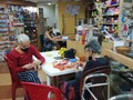 Clases de crochet sábado en la tarde, disfrutamos una excelente clase en compañía de una alumna de 90 años ¿qué les parece? Con ánimo extraordinario con deseos de aprender llegó con su andadera sin limitaciones de verdad ejemplo a seguir, nos sentimos complacidos de enseñarle. El crochet es la mejor terapia para bajar niveles de stress.  Información a través de Whatsapp  📱 04141406208   #muselina #tejeresterapia #crochetcaracas #crocheteras #ilovetejer #merceriasencaracas #caracas #macaracuay #elcafetal #baruta #chacao