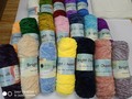 Chenille maravillosamente suave y aterciopelado. Ideal para proyectos gruesos mantas, cojines, alfombras de baño,, bolsos, amigurumis, prendas de vestir y todo lo que imagines tejer. Disponible variedad de colores. 100 gramos  160 metros   Realiza tu pedido por Whatsapp  📱 04141406208  ☎️ Telf tienda 0212 2573172  🛵 Disponible delivery 🚌 Envíos nacionales  #tejeresterapia #tejequeteje #tejedoresdesueños #chenille #muselina #merceria #merceriasonline #chenillecrochet #merceriasencaracas #merceriacondelivery #productoimportado #diseñadoresvenezolanos #modafashion #Caracas #baruta #chacao #elhatillo