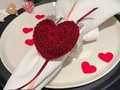 El crochet es arte, este corazón ❤️ lo teji para una de las participantes de las clases de crochet y ser parte de la decoración de una mesa especial para celebrar El Día del Amor 💞 y la Amistad, 👭 así quedaron los porta servilletas dando un toque romántico, único y especial.  ¿ Que les parece?  #mesalinda #mesalovers #mesadecorada #mesa #mesahits #mesadelamor #amigurumi #decorarlamesa #mesacrochet #decoracioncrochet #amotejer #ilovecrochet #merceria #caracas #macaracuay #baruta #chacao