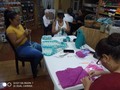 Sábados para crochetear, nuestras alumnas siguen avanzando, principiantes siguen aprendiendo y las de termino intermedio ya tejiendo grannys square para un cojín, y avanzado tejiendo bolso 👜 en trapillo, a todas felicitaciones porque van muy bien.   Quieres aprender de este arte, no esperes comunicate a través de Whatsapp  📱 04141406208  ☎️ Telf tienda 0212 2573172   #artecrochet #muselina #clasesdecrochet #quierotejer #caracas #macaracuay #aprendiendo