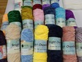 Chenille maravillosamente suave y aterciopelado. Ideal para proyectos gruesos mantas, cojines, alfombras de baño,, bolsos, amigurumis, prendas de vestir y todo lo que imagines tejer. Disponible variedad de colores. 100 gramos  160 metros   Realiza tu pedido por Whatsapp  📱 04141406208  ☎️ Telf tienda 0212 2573172  🛵 Disponible delivery 🚌 Envíos nacionales  #tejeresterapia #tejequeteje #tejedoresdesueños #chenille #muselina #merceria #merceriasonline #chenillecrochet #merceriasencaracas #merceriacondelivery #productoimportado #diseñadoresvenezolanos #modafashion #Caracas #baruta #chacao #elhatillo