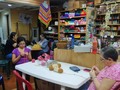 Clases de crochet los sábados en la mañana o tarde aprendiendo, avanzando en cada proyecto .  Quieres aprender de este arte puedes contactarnos a través de Whatsapp  📱 04141406208  ☎️ Telf tienda 0212 2573172   🧶 Tejer es terapia 🧶🧣  #muselina #crochet #terapia #lanaterapia #crocheteros #crochet #clasesdecrochet #ilovetejer #tejedores #merceria #ilovecrochet #macaracuay #caracas