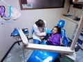 La técnica de cepillado en Niños 🦷👧🏼👶🏻. ⠀⠀⠀⠀⠀⠀ Técnica de fones:  Esta técnica es recomendada para niños en edad preescolar, se caracteriza por la ejecución de suaves movimientos circulares por todas las superficies de los dientes. Es importante que le permitas a tu hijo hacerlo solo y luego procedas a repasar el cepillado, para que aprenda a cepillarse por sí solo.  Técnica de Stillman:  Se coloca el cepillo en la región de las mejillas, con las cerdas literalmente apoyadas en las encías, se realizan movimientos vibratorios y de desplazamiento del cepillo sobre las superficies dentarias; esta técnica además de ser efectiva en la remoción de la placa bacteriana, sirve como masaje para las encías.  Técnica de Bass:  esta técnica suele ser indicada principalmente en niños con tratamientos odontopediátricos que portan aparatos de ortodoncia fija. Se recomienda que las cerdas del cepillo sean llevados directamente al surco gingival (espacio entre la encía y la superficie del diente) formando un ángulo de 45 grados con relación al eje del diente y se llevan a cabo movimientos vibratorios de una amplitud reducida.  Como padre, es importante que le transmitas a tu pequeño unos buenos hábitos de limpieza tanto de su cuerpo en general como de su boca desde que es un bebé, para que pueda introducirlos en su rutina diaria y a medida que avance el tiempo irá realizando esta actividad por sí solo 👨‍👩‍👧‍👦. ⠀⠀⠀⠀⠀⠀ Una salud óptima es tu mayor prioridad !!! 👍🏻. ⠀⠀⠀⠀⠀⠀ Dra. Andrea Urdaneta. Fotografía: @mascaraproduccionestk ✨. ⠀⠀⠀⠀⠀ #odontologia #dentalife #odontopediatria #odontologiapreventiva #niños #kids #health #cepilladodental #toothbrush #pacientesfelices #caracas #tbt🔙📸 .