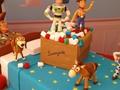 Detalles de la torta de Toy Story  #cake #cakedesign #fondant #fondantart #sugar #sugarart #modeladodecomics #toystorycake #woody #buzzlightyear #marciano #tortasinfantiles #tortasdecoradas #tartadecumpleaños #tartasdecoradas #bolo #bolodefesta #instacake #cakestagram #instafoto #anascakesve  Montaje y producción @luxorsproductions  Muñecos masa flexible @azulrosa_atelier
