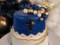 El bautizo es para mí uno de los sacramentos más bonitos, por su significado 🙏🏻  Y con esta torta se celebró el bautizo y cumpleaños de Joaquín, un cliente muy especial a quien le estoy haciendo tortas desde su baby shower 🥰  Desliza para ver los detalles de la torta que con tanto cariño prepare para Joaquín ➡️  #cake #cakedesign #fondant #fondantart #fondantcake #baptism #baptismcake #tortadebautizo #tortasdecoradas #tartas #tartasdecoradas #bolo #bolodefesta #instacake #cakestagram #instafoto #anascakesve