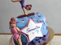Y ahora es el turno de las amantes de la gimnasia 🤸🏼‍♀️ disciplina que apasiona a las niñas 💕 por acá somos fans de las gimnastas.   #cake #cakedesign #fondant #fondantcake #sugar #sugarart #gimnasticsparty #gimnastic #gimnasticcake #tortaspersonalizadas #tortasdecoradas #tortadegimnasta #tartas #bolo #bolodefesta #instacake #cakestagram #instafoto #anascakesve