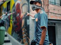 Con mucho respeto.  Ayer visite la famosa comuna 13 de Medellín, fue mi primer visita. La primera persona que nos recibió fue “Nando” con su camiseta de la selección Colombia y su tapabocas camuflado. Nos ofreció a mi primo y a mi un recorrido por la historia hecha sementó, por las voces hechas murales. Nos hablo de un buen descuento por el tour y como buenos colombianos que somos, a cualquier oferta le “arrancamos la mano”. Para resumirles, les puedo decir que tienen que visitar si o si la comuna y apoyar a quienes allá se encuentran, renacer es el pan de cada día, apoyar el producto interno nos hace más amantes a nuestro propio país y soltar esos nombres que nos rodean siempre por los actos del pasado nos van a llevar a seguir creciendo de la mejor manera. A seguir caminando❤️