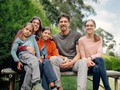 Les presento “LesLamasFutés” un proyecto muy nómada que inició con Damián y Fanny en agosto del 2018 en Canadá,pero que decidieron hacerlo en grande y en familia completa recorriendo Suramérica con Manon, lucie y Héloïse un año después, en agosto del 2019.  En marzo del 2020 se vieron forzados a volver a Francia por la crisis del COVID. Hoy por hoy se encuentran en Colombia, llegaron a Santa Marta y viajaron hasta Cartagena de Indias para iniciar el pedaleo, la meta de ellos en este viaje es llegar hasta Ecuador. Yo,me los tope en vísperas de llegar a Salento, ahora van por las montañas del Quindio buscando llegar a Toche-Tolima.  Mis mejores deseos a esta hermosa familia,mi mayor respeto y admiración❤️