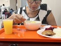 Dios bendiga su vida 🙏🏻 No la conozco, pero es mi acompañante de almuerzo hoy en el hospital ❤️