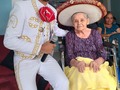 La cumpleañera Feliz 🤗🥳🎤🎶
