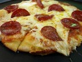 La MEJOR Pizza de Pepperoni está en @veros_pizza tiene pepperoni en la base y pepperoni en la cubierta... Ven esta noche y disfruta la mejor Pizza de Pepperoni !! Solo en Vero's Pizza, Av Lara al Lado de Banesco