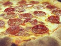 Esta es la #Pizza Pepperoni de @veros_pizza con extra de borde de queso que está #brutal donde???? #Barquisimeto Av Lara al lado de Banesco terraza parking grill