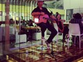 @velasquezfrank69 anoche reventando de #Comedia a @zugalounge #CCPieDeMonte excelente publico que disfrutó del #StandUpALaAltura @MeridaComedy  Gracias a nuestros patrocinantes  @elrinconburger  @magdalenascakes  @tellevamos.ca  @hotelcabimbu