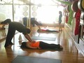 Sigo las sugerencias de mi Wellness coach @jessicawellness hoy hicimos clase de yoga. Combinando varias disciplinas en la semana y manteniendo un buen plan de alimentación que me elaboró @jessicawellness se mantiene una gran motivación y se obtienen excelentes resultados sin perder el foco! Cuerpo sano, mente positiva  #Repost @total_pilates ・・・ Clase de Yoga 🌷☀️ Foto: @luisanaaguilar📷 #yoga #zen #yogaenbarquisimeto #yogagirl #lara #barquisimeto #yogi #loveyoga #yogapose #yogalove #yogainspiration #openheart #peace #beinspired #contortion #fitness #yogaeverywhere #body #yogadaily #goodvibes #instayoga #igyoga #namaste #healthy