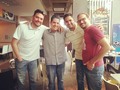 Mis altos panas de @gruposantoral que lujo compartir en el programa junto a grandes amigos y músicos que se presentan mañana en #Barquisimeto junto al @padrechulalo #yallegodiciembre bendiciones para todos!