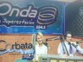 Empezando mi programa de radio de hoy junto a @amadonghia en @onda1045 @circuitoonda hablamos buen rato de política en #Venezuela #SinCorbata sin nudos ni formalidades.... Donde está el error en la foto? Si, me quedé con la corbata al salir de la tv camino a la radio... Pero no fue problema, el resto de la entrevista fue tal cual sin corbata..