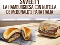 Me da dos por favor... Una para llevar y otra para comer acá. @Regrann from @revistatendencia - La franquicia italiana de la cadena de comida rápida McDonald’s ha creado una opción especial para endulzar el paladar de sus clientes en ese país bautizada como ‘Sweety’, una “hamburguesa” rellena con Nutella, la mundialmente conocida crema untable de chocolate y avellanas.  Compuesta por un pan en cuyo interior está el suculento ingrediente, la Sweety viene envuelta en las tradicionales cajas para hamburguesas de la marca. Aunque por ahora solo estará disponible en los locales McCafé de Italia, de seguro tendría gran éxito en otros países por ofrecer una deliciosa y original alternativa. #Nutella #McDonalds