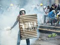 #Venezuela @Regrann from @ipaniza - Manifestante devuelve bomba lacrimogena a la PNB.  La Castellana  #1mayo  #SoyUnObservador