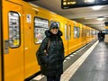 El tren de la vida solo tiene una parada. Antes de llegar a ella, asegúrate de haber disfrutado del viaje.🙋‍♀️🚉😊 #behappy . . . .  #iphonephotos #lovetraveling #train #yellowtrain #traveltheworld #lovetraveling #berlin #germany #travelgram #yellow #life #iphone #berlinmetro #subwaycars #girlsborntravel #skyporn #enjoy #cold #happymoments #travellife #travel