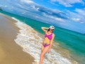 Preciosa @krenandriw_ disfrutando las playas de miami con su bikini @ANTONELLA.CHIC ☀️ Consultas por Dm 🌷