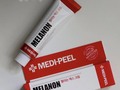 Melanon X Cream 30 ml - MEDI-PEEL #porencargo  PRECIO: $120.000  Medi-Peel Melanon X Cream es una crema de tratamiento para manchas oscuras, hiperpigmentación y decoloración en la piel. Contiene múltiples agentes blanqueadores que incluyen niacinamida, alfa-arbutina, vitamina C (ácido ascórbico), carnitina y ácido tranexámico. Estos agentes blanqueadores inhiben el desarrollo de pigmentos en la piel y ayudan a aclarar el tono de la piel o la pigmentación localizada.  MODO DE USO: Usar en la última etapa del cuidado de la piel. Tome una cantidad adecuada y aplique sobre las áreas deseadas (o toda la cara) finamente.  #cosmeticacoreana #kbeauty #skincare #antimanchas #hiperpigmentacion #cuidadodelapiel #skin #facialcare #melanon #medipeel #envioscolombia #colombia #rutinafacial #original #comprasegura