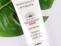 Whitening UV Sun Block 70 ml - JIGOTT #PORENCARGO   PRECIO: $58.000   Protector solar resistente al agua, UVA+ UVB y apto para niños, mantiene la piel hidratada al mismo tiempo que suaviza y unifica el tono de la piel y protege de los rayos dañinos UV. ✨Es una formula ligera, no pegajosa ni grasienta (ideal para todo tipo de pieles desde secas, mixtas o grasa), además de aplicarse y extenderse super bien en la piel sin dejar el white cast (o la capa blanquecina).   Contiene ingredientes blanqueantes, con un factor de protección del 50, además de nutrir, hidratar y humectar la piel. (se puede aplicar sin problemas debajo de cualquier maquillaje, base y demás). Es resistente al agua 100% comprobado y está certificado por la KFDA ( Ministerio de Seguridad de Alimentos y Medicamentos Coreano).   Contiene Arbutina, la cual se extrae de las hojas de la Gayuba y arándanos las cuales tienen propiedades inhibidoras de la melanina. La arbutina y los extractos de las otras plantas expuestas se consideran alternativas seguras a los pigmentos que se usan comúnmente para aclarar la piel o igualar el tono. Contiene adenosina, la cual normalmente se agrega para disminuir las arrugas, este ingrediente penetra profundamente en la piel para prevenir arrugas y el daño solar UVB y particularmente efectiva para las patas de gallo y las arrugas de la frente y zona de linea de la sonrisa.   MODO DE USO: Aplicar como último paso de la rutina facial después de la crema hidratante.   #cosmeticacoreana #protectorsolar #antiarrugas #antimanchas #jigott #sunscreen #cuidadodelapiel #skincare #cuidadofacial #envioscolombia #comprasegura #anvimakeup