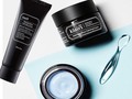 Midnight Blue Calming Cream - DEAR KLAIRS #PORENCARGO   PRECIO: 30 ml - $98.000 60 ml - $110.000   Esta crema ayuda a calmar la piel extremadamente irritada y estresada. Para pieles grasas, propensas al acné y sensibles, esta crema también se puede usar para calmar la piel quemada por el sol, el enrojecimiento posterior al afeitado y la irritación después de la extracción de manchas y los procedimientos con láser.   ✨Beneficios:   ⭐️Entre sus propiedades, destaca su efecto calmante ante inflamaciones o daños de la piel y su efecto regenerador. ⭐️Contiene también centella asiática, un ingrediente antioxidante que también previene la irritación y ayuda a la renovación celular. ⭐️Es apta para todo tipo de pieles y puede utilizarse tanto por la mañana como por la noche. Tiene una función calmante y reparadora, por eso también se recomienda su uso después de una limpieza facial, de la exposición solar o después del afeitado. ⭐️Es ideal para pieles grasas, propensas al acné o sensibles. ⭐️Este producto tiene un nivel de pH de 7,11.   MODO DE USO: Después de limpiar, tonificar y utilizar los productos de tratamiento, dispensar la crema en la palma de la mano. Suave o palmaditas sobre la piel, hasta que se absorba por completo. Siga con SPF durante el día o utilícelo como último paso de cuidado de la piel por la noche.   #cosmeticacoreana #Dearklairs #klairs #cream #midnightcream #bluecream #hidratantefacial #cremahidratante #cremacalmante #hidratante #vegano #arrugas #pielsensible #pielseca #cuidadodelapiel #control #rutinafacial #kbeauty #kbeau #cosmeticacolombia #skincare #koreancosmetics #original #anvimakeup #envioscolombia #colombia