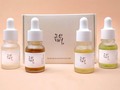 Hanbang Serum Discovery Kit - BEAUTY OF JOSEON #PORENCARGO   PRECIO: $130.000   El 'Kit de descubrimiento Hanbang' fue creado para aquellos que quieren saber cuál de los cuatro sueros BOJ es mejor para su piel.   Este es un juego de tamaño mini de 10 ml con 4 tipos de sueros para que pueda elegir usarlos o aplicarlos en capas según su tipo de piel o problemas de la piel.   ✨Contiene:   ⭐️Suero Calmante: Té Verde + Pantenol (10 ml) ⭐️Suero Luminoso: Propóleo + Niacinamida (10 ml) ⭐️Suero Luminoso Profundo: Arroz + Alfa-Arbutina (10 ml) ⭐️Revive Suero: Ginseng + Mucina de Caracol (10 ml)   ✨Suero Calmante: Té Verde + Pantenol Solución: Agua de hoja de té verde 76% + Pantenol 2% Ingredientes destacados: Extracto de Centella Asiática, Extracto de Artemisia Vulgaris, Hialuronato de Sodio Textura: Textura acuosa y ligera Beneficios: Calmante, calmante   ✨Suero Luminoso: Propóleo + Niacinamida Solución: Extracto de propóleo 60% + Niacinamida 2% Ingredientes destacados: Salicilato de betaína (BHA), Aceite de tamanu, Extracto de árbol de té Textura: Textura similar a la miel Beneficios: Anti-acné, Anti-inflamación   ✨Glow Deep Serum: Arroz + Alfa-arbutina> Solución: agua de salvado de arroz 68% + alfa-arbutina 2% Ingredientes destacados: glicerina, niacinamida, extracto de semilla de soja, extracto de cebada, extracto de arroz, extracto de sésamo Textura : Textura acuosa y ligera Beneficios : Antipigmentación, Iluminador   ✨Revive Serum : Ginseng + Snail Mucin> Solución : Ginseng Root Water 63% + Snail Mucin 3% Ingredientes destacados : Ginseng Root Extract, Adenosine, Matsutake Extract Textura : Ligera, Mucin -textura similar Beneficios : Antiarrugas, Anti-pigmentación     MODO DE USO: Aplique 2-3 gotas de suero sobre la piel y golpee suavemente para ayudar a la absorción.     #cosmeticacoreana #rutinafacial #skincare #cuidadofacial #belleza #pielsana #cuidadodelapiel #rutinacoreana #beauty #beautyofjoseon #BOJ #serum #suerofacial #suero #kit #hanbang #comprasegura #envioscolombia #colombia #anvimakeup