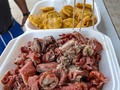 😛La lluvia me abrió el apetito 🤤🇩🇴 ¿Como se llama este plato en 🇻🇪?  ¡A BUEN TIEMPO! 🇩🇴  ¿Te anotas? 😋  By: @republicadominicanadr   #RepublicaDominicana #santodomingo #friturard #friturita #frituritard #cadeneta#chinchurria