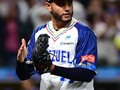 ¡GUERRERO!🇻🇪🤩 nuestro @erickleal_28 sigue guapeando luego de un gran susto ¡VAMOS VENEZUELA!  #seriedelcaribe #erickleal #venezuela #beisbol