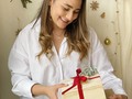 Ding Dong 🎄🔔♥️ ¡El espíritu de la Navidad está llegando a nuestra tienda! 🛒🌟♥️ A pocas horas de sentir la magia, la luz, la felicidad y el amor.🚪🎄🕰 Estoy muy emocionada, ya por fin se siente el calor del hogar, los abrazos de amor, la felicidad de un año de vida.  ♥️🔔🎄🪄 ¡Lo logramos, estamos saliendo de los días más difíciles de los últimos tiempos!  ¡BIENVENID@S a la A R B - N A V I D A D !