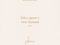 ~ Saber esperar y vivir el proceso ~  Cuando estaba por cumplir mis 30 años me preguntaba si algún día sería madre. Me la pasaba entre el deseo y la duda. Era algo que veía muy lejano, pues no tenía una pareja estable, y creía que primero debía encontrar el amor de mi vida, casarme y tener muchas cosas más, para las que necesitaba aún mucho tiempo. Admito que en mi mente llegue a pensar que ser madre no era algo que la vida tendría para mí.  Todas las creencias y planes que podría tener respecto a mi plan de familia llegaron a mi vida en una forma diferente y en un tiempo nunca imaginado.  En enero del 2022 sin planear, sin imaginar, sin hacer nada llegó a mi vida la sorpresa más increíble: el regalo de gestar vida.   Se necesitaron 39 semanas de espera para poder admirar este regalo y convertirme en mamá. La espera implicó tiempo de calma, presencia, quietud, descanso, amor, cuidado, disfrute. Crear vida es tan natural que no requiere mucho esfuerzo. El cuerpo es tan sabio y perfecto que sabe hacerlo. Mi tiempo de espera fue la mejor temporada para aprender a recibir y vivir ligero.  Pude atender mi cuerpo, escucharlo y darle todo lo que necesitaba. Me permití recibir atenciones, consentimiento y mucho amor. Me di la oportunidad de despertarme tarde, hacer siestas y literalmente no hacer nada mientras mi cuerpo lo hacía TODO. Fue el mejor tiempo de espera de mi vida.   Hoy ver el fruto de ese tiempo lo supera todo. Aún no puedo definir y explicar tanta perfección y tanto amor que vivo desde que soy madre.  Solo se que mi alma tiene un plan, que la voluntad De Dios está primero, que saber esperar parece imposible cuando desconocemos el resultado, que vivir en presencia es vivir.  Hoy te invito a confiar en el tiempo perfecto. Todo lo que deseas llegará por merecimiento divino, mientras llega disfruta el proceso.  Gracias por leerme otro día,   Con amor, Juli