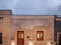 #ArchitectureNow Casa Lohr, Design by @veintediezz When i to the restoration of Colonial houses in Merida, one is always immersed in an atmosphere of calm and mystery that surrounds the ancien of the city, thick walls and small windows generate cozy environments that invite rest and intimacy, as happens in Casa Lohr and its old halls. This sense of mystery and calm is meant to be the luxury that the property offers. Neutral and earthy tones; and natural textures are the protagonists that give a new life to this house 📍#Mérida, Mexico 🗓2022 📐 124 m²  ®️ All materials presented on this site are copyrighted and owned by the creators listed above. ___________________ #Architecture #Design #InteriorDesign #ArchitecturePhotography #Photography #Travel #Interior #Architecturelovers #Architect #Home #HomeDecor #ArchiLovers #Building #Arquitectura #Construction #Homedesign #Designer #Nature #Luxury #Interiors #ArchitectureDesign #Arquitectura #वास्तुकला #هندسةمعمارية