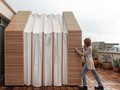 IWI, the design project of architects Juan Ruiz and Amelia Tapia, offers users a modular living space where they can adapt to their own needs!  Designed and patented by Ruiz and Tapia, IWI consists of two wooden modules connected by a folding structure that resembles an accordion. Wood ends can be clamped together when space is not needed. When expanded, the space can become an office, studio, yoga room, relaxation area, workshop, guest room, etc. It can be used for just about anything.  The front module consists of two glass doors that swing out to fully open the unit all the way around. In addition to functionality, the rear module houses all areas such as electrical outlets, lighting and sinks. @iwi.ec 📸: @jag_studio @joelheimphoto __________ #ArchitectureNow All materials presented on this site are Ⓒcopyrighted and owned by the creators listed above.