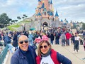🅜🅐🅓🅡🅔: 🅣🅔 🅐🅜🅞 Feat. @aliciafonsecavasquez • Disneyland París, Francia • Diciembre 2021 . . . . . . #arielbedoya #paris #disney #disneyland #disneylandparis #francia #europa #eurotrip #europe #france #amor #madre #familia #family #mom #mother #love #alive #blessed #smile #fun #goodvibes #happymoments #instamoment #instagram #instagood #picture #pic #photo #photography