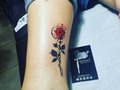 Una #flor para mi amiga @eddyyamile que lo disfrutes mana. Y nuestros seguidores que lo disfruten tambien y gracias por seguirnos 🤗 #Tattooarium #tattooshop #arieltattoo #ink #arte #arteenlapiel