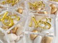 Lindas cajitas de acrílico personalizadas para #mochiboda  @stphfrassino   #bodas #matrimonio #ideaspararegalar #recuerdosdebodas #recuerdosdematrimonio #novias #noviaschile