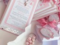 Confeccionamos estos llaveros, pulseras y tarjetas como un lindo detalle para el recuerdo de Bautizo de Anna 💕🌸👼🏻🙏🏻 #bautizo #bautizoniña #bautizos #encintados #recuerditos #recuerditosbautizo