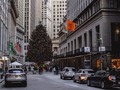 TRANSICIÓN DEL ANTES A LA NUEVA NORMALIDAD (MI VIDA EN NEW YORK)  Todo era extraño, terminaba el año con toda la incertidumbre por delante, había algo al otro lado del mundo, la ciudad parecía resentirlo, todas esas miradas abandonaban la realidad, se sumergían al móvil, noticias 24/7... empezaba todo, y yo estaba viviendo y soñando, era el momento, "mi momento", pero todo siempre cambia, cambia, y pasó...  FOTOGRAFÍAS DE ARCHIVO 2019 y 2020:   ® ARTHUR PROA  #Photo #streetphotography #streetphoto #photostreet #street #ny #nuevayork #newyork #nyc #newyorkcity #newyork #newyork_instagram