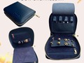 Nuevo joyero en cuero y gamuza con cremallera. Fabricamos y personalizamos para eventos, regalos corporativos y tiendas que deseen artículos de marroquinería con su propia marca.  #joyerosdecuero #regaloscorporativospremium #regaloscorporativoscolombia🇨🇴 #joyeroscolombianos #regalosoriginales #recordatoriospersonalizados  Info celular 📲 3138701030 ó haciendo click en el enlace de WhatsApp de nuestro perfil.