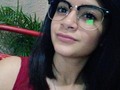 Un amigo me dijo que con lentes paresco actriz porno😡