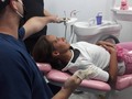 El día de hoy.  Un gran dia para muchos y para mi fue lo máximo!! Le hicieron las 17 extracciones a Carmen. Fue lo mejor que le pudimos hacer ahora falta las prótesis!! Asinque si conoces de alguien que pueda ayudarnos, nombrarlo aquí abajo!!! Gracias doctor Simón y Mariannys por su ayuda y dedicación 💙💙💙